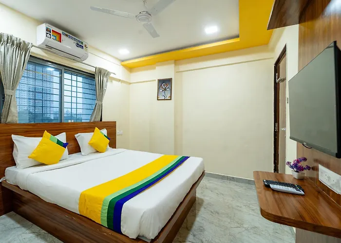 Itsy Hotels Anand Executive, Near Amanora